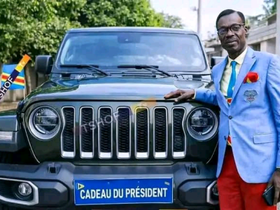 Rumeurs du « cadeau du Président » à Lumumba Vea : la Jeep est une image générée par&nbsp;l’IA